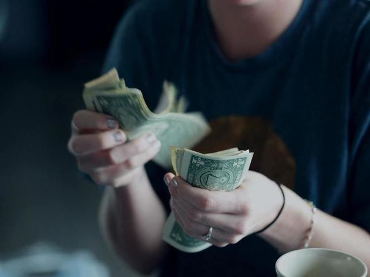 Financial Minimalism: Less Consumption, More Freedom for a Balanced Life